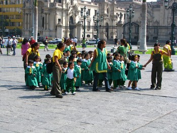 2 Lima – skolbarn på utflykt i huvustaden